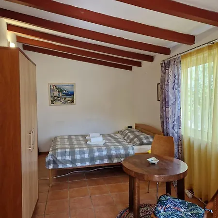 Hestia Apartment *